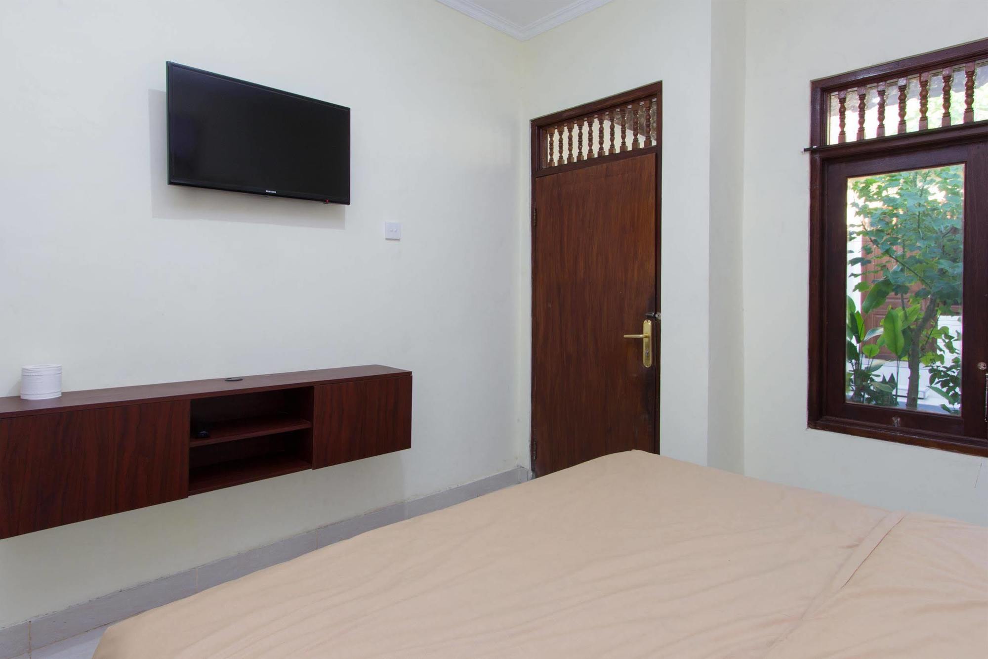 Reddoorz @ Sehati Raya Kuta Legian  Bagian luar foto