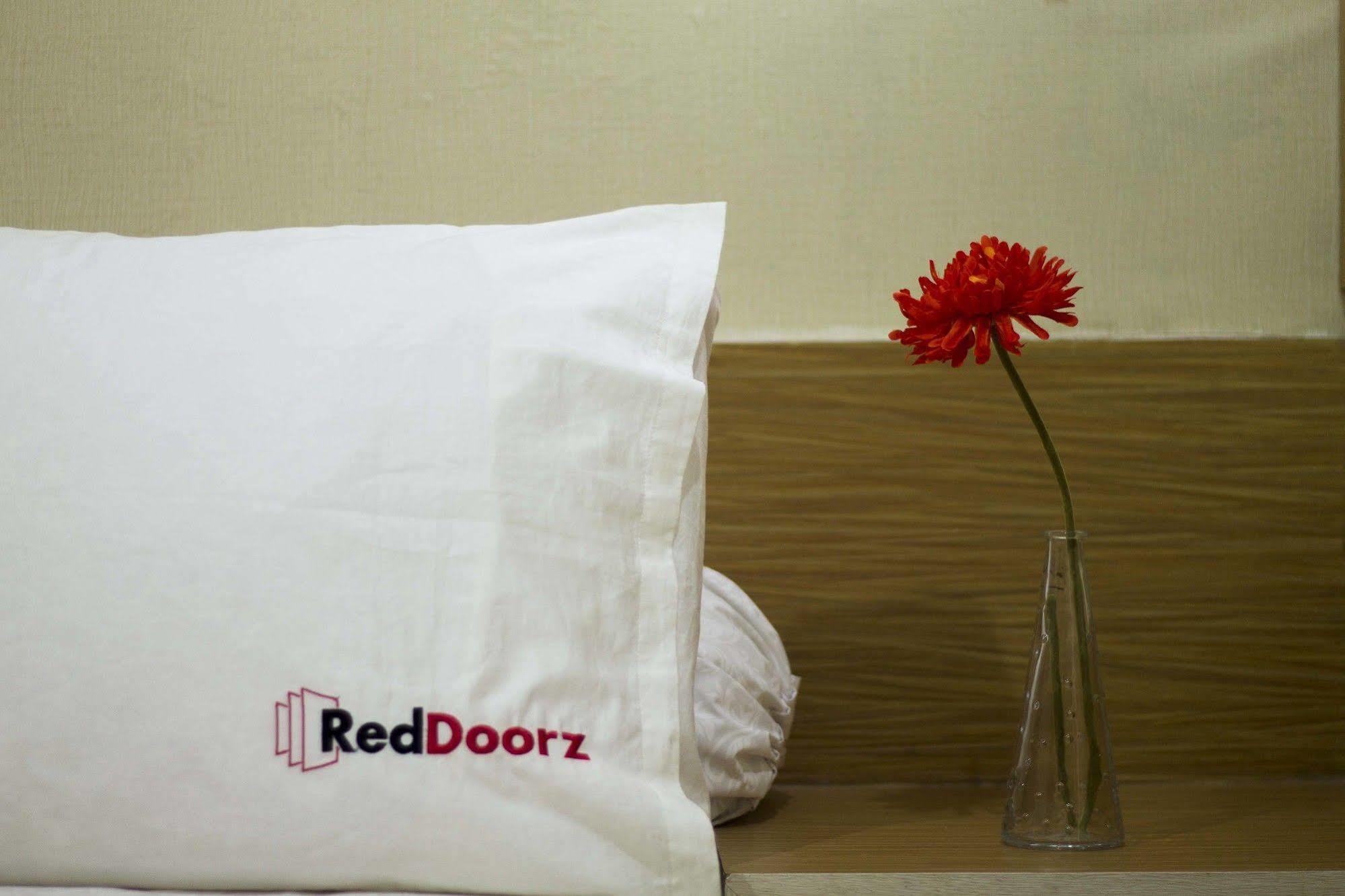 Reddoorz @ Sehati Raya Kuta Legian  Bagian luar foto