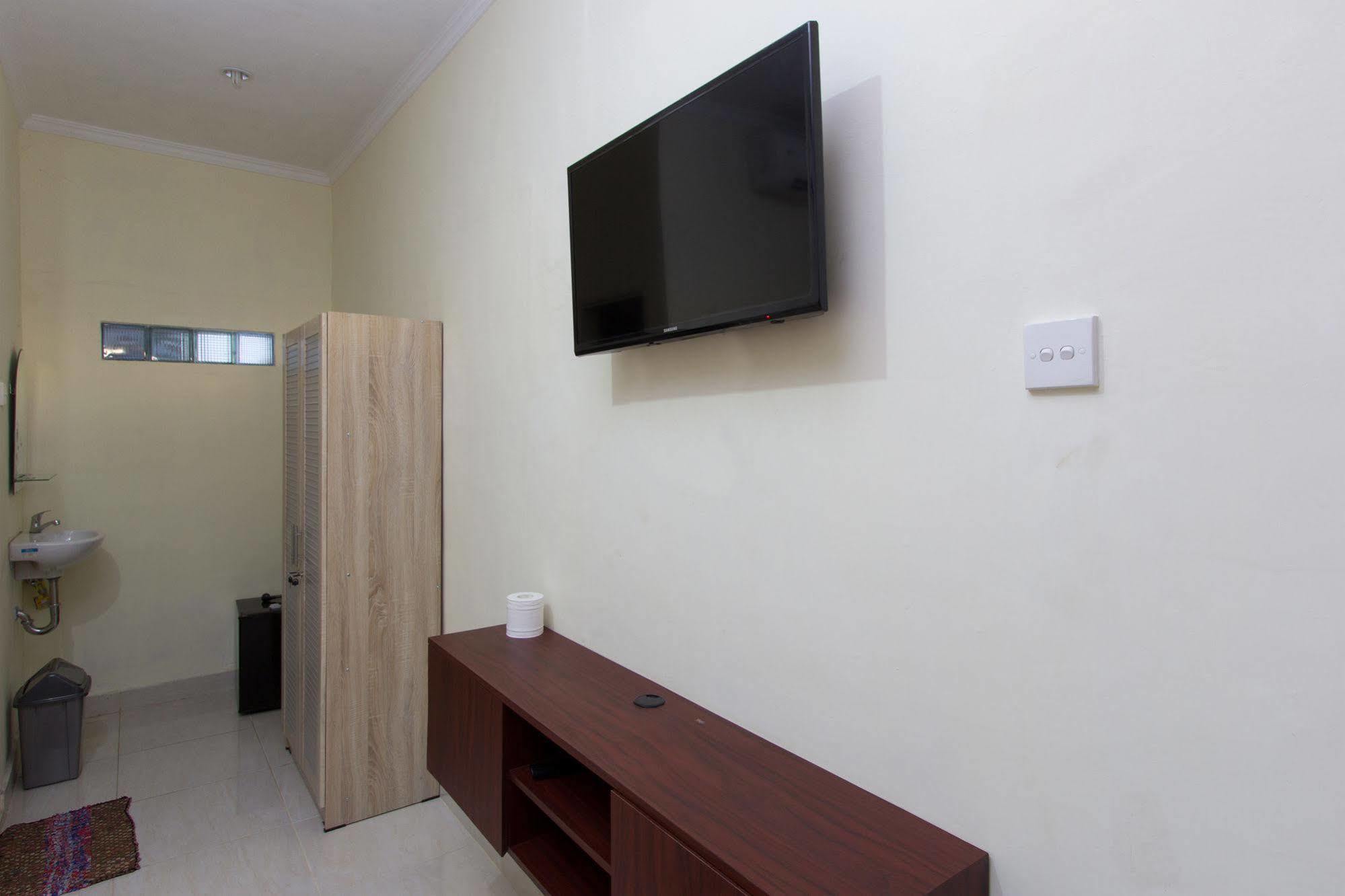 Reddoorz @ Sehati Raya Kuta Legian  Bagian luar foto